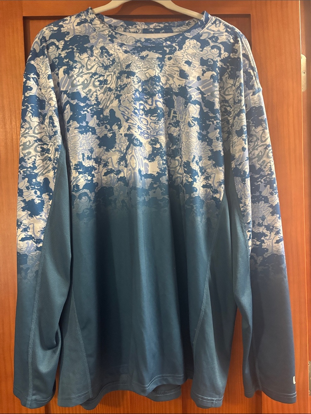 Huk Men's Blue and White Long-Sleeve Performance Shirt
